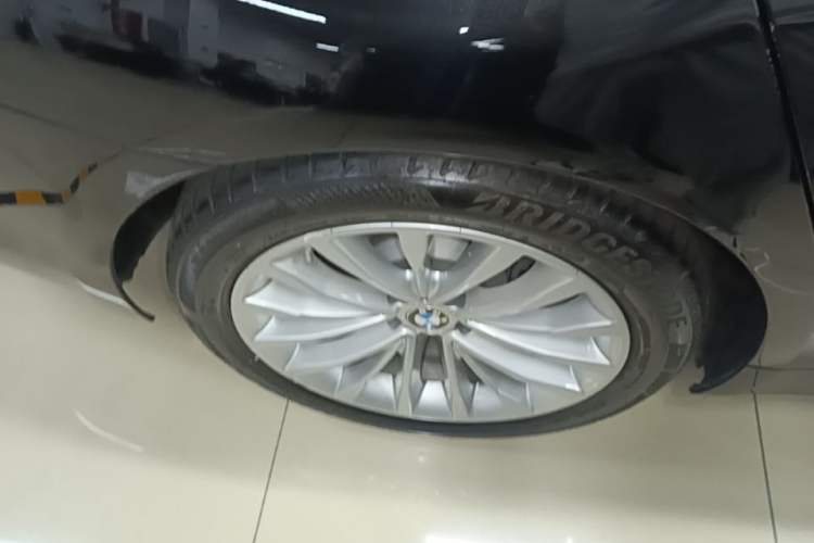 Used BMW 5 Series New Energy 2020 Mileage Upgrade Version 530Le Luxury Package Right Rear Wheel Hub