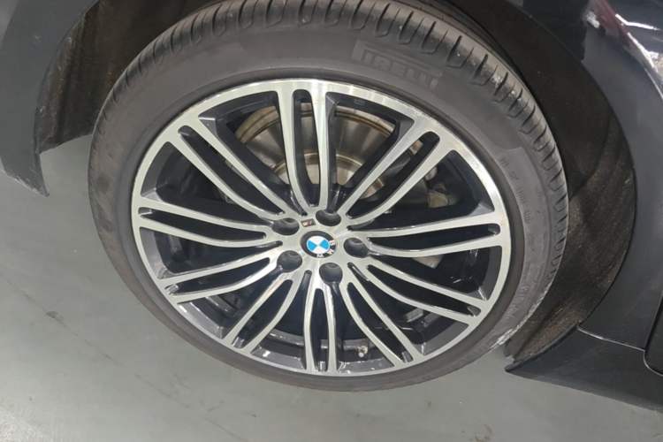 Used BMW 5 Series New Energy 2020 Mileage Upgrade Version 530Le Luxury Package Right Rear Wheel Hub