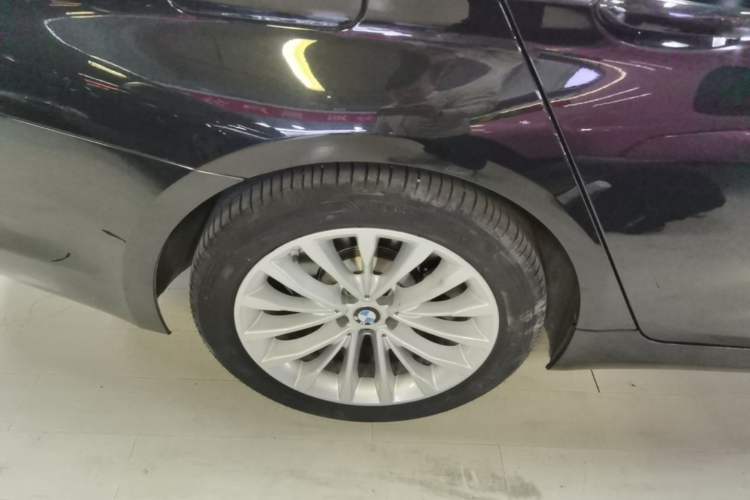 Used BMW 5 Series New Energy 2020 Mileage Upgrade Version 530Le Pioneer Edition Right Rear Wheel Hub