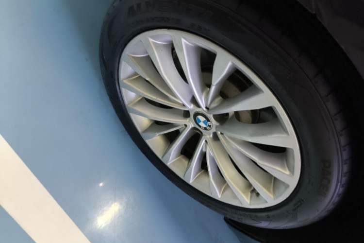 Used BMW 5 Series New Energy 2020 Mileage Upgrade Version 530Le Luxury Package Right Rear Wheel Hub