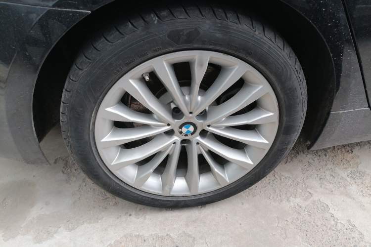 Used BMW 5 Series New Energy 2020 Mileage Upgrade Version 530Le Pioneer Edition Right Rear Wheel Hub