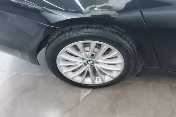 Used BMW 5 Series New Energy 2020 Mileage Upgrade Version 530Le Luxury Package Right Rear Wheel Hub