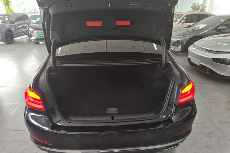Used BMW 5 Series New Energy 2020 Mileage Upgrade Version 530Le Pioneer Edition Trunk