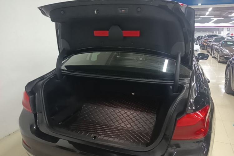 Used BMW 5 Series New Energy 2020 Mileage Upgrade Version 530Le Luxury Package Trunk