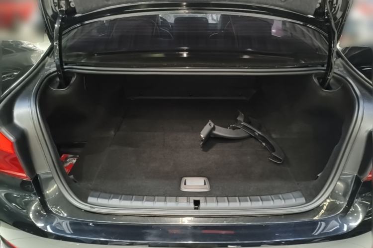 Used BMW 5 Series New Energy 2020 Mileage Upgrade Version 530Le Luxury Package Trunk