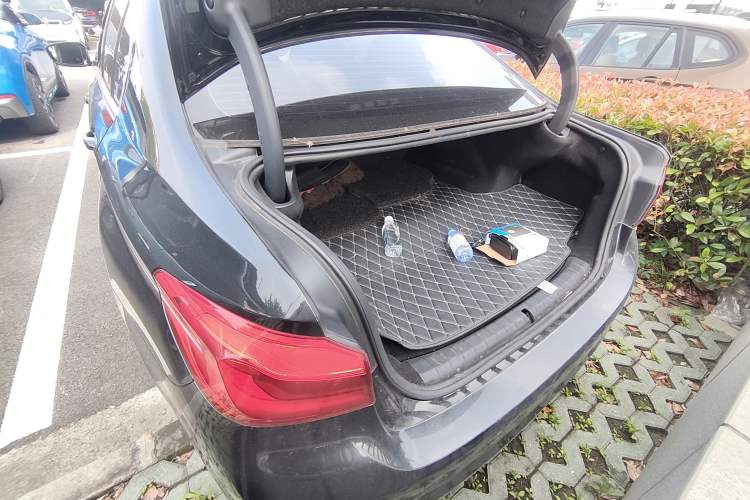 Used BMW 5 Series New Energy 2020 Mileage Upgrade Version 530Le Luxury Package Trunk