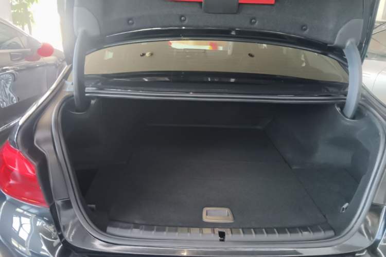 Used BMW 5 Series New Energy 2020 Mileage Upgrade Version 530Le Luxury Package Trunk