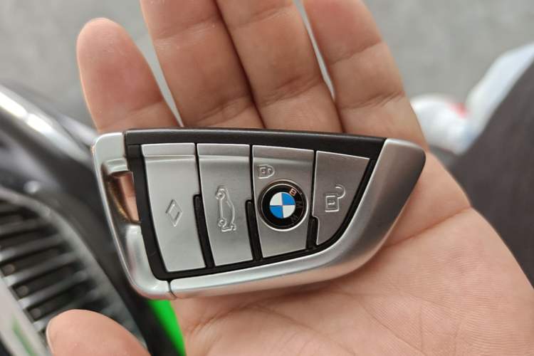 Used BMW 5 Series New Energy 2020 Mileage Upgrade Version 530Le Pioneer Edition Vehicle Key