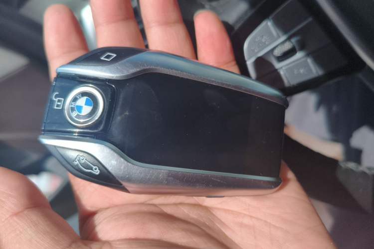 Used BMW 5 Series New Energy 2020 Mileage Upgrade Version 530Le Pioneer Edition Vehicle Key