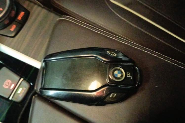 Used BMW 5 Series New Energy 2020 Mileage Upgrade Version 530Le Pioneer Edition Vehicle Key
