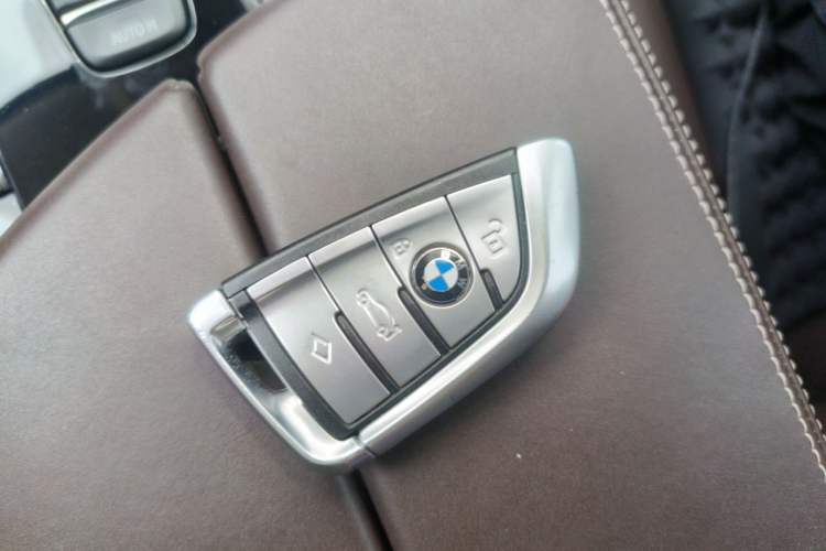 Used BMW 5 Series New Energy 2020 Mileage Upgrade Version 530Le Luxury Package Vehicle Key