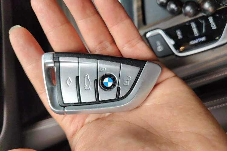 Used BMW 5 Series New Energy 2020 Mileage Upgrade Version 530Le Pioneer Edition Vehicle Key
