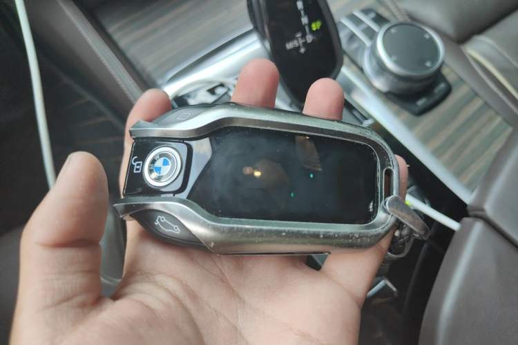 Used BMW 5 Series New Energy 2020 Mileage Upgrade Version 530Le Pioneer Edition Vehicle Key
