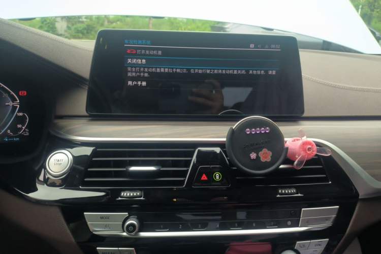 Used BMW 5 Series New Energy 2020 Mileage Upgrade Version 530Le Luxury Package Audio And AC Panel