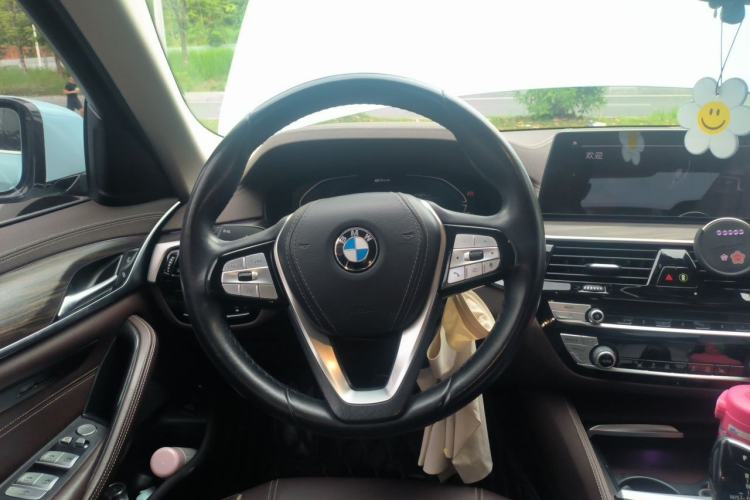 Used BMW 5 Series New Energy 2020 Mileage Upgrade Version 530Le Luxury Package Steering Wheel