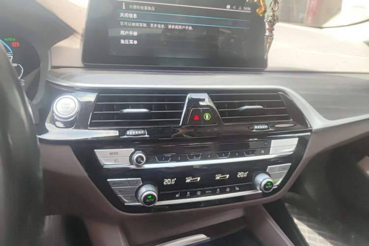 Used BMW 5 Series New Energy 2020 Mileage Upgrade Version 530Le Luxury Package Audio And AC Panel