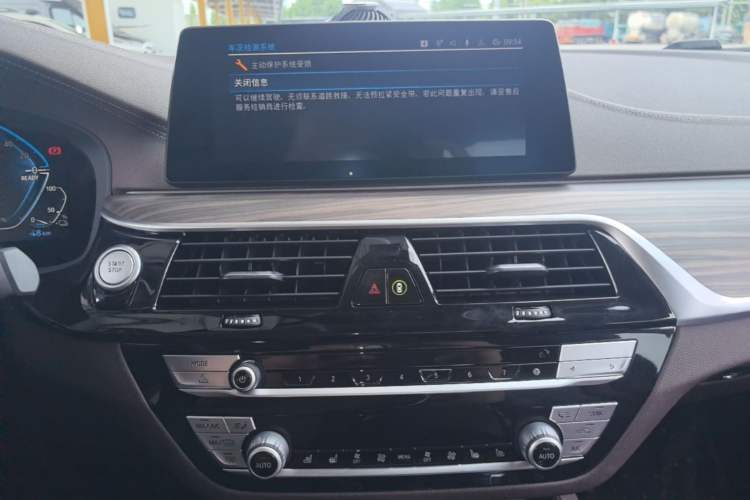Used BMW 5 Series New Energy 2020 Mileage Upgrade Version 530Le Luxury Package Audio And AC Panel