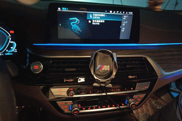 Used BMW 5 Series New Energy 2020 Mileage Upgrade Version 530Le Pioneer Edition Audio And AC Panel