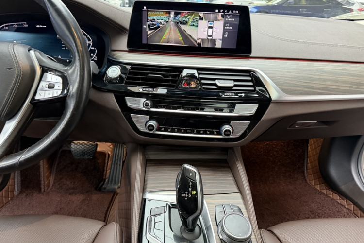 Used BMW 5 Series New Energy 2020 Mileage Upgrade Version 530Le Pioneer Edition Audio And AC Panel
