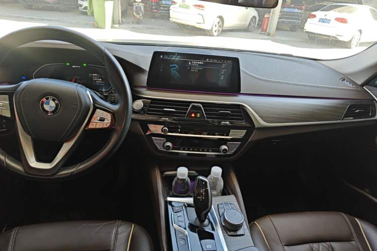 Used BMW 5 Series New Energy 2020 Mileage Upgrade Version 530Le Luxury Package Audio And AC Panel