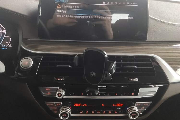 Used BMW 5 Series New Energy 2020 Mileage Upgrade Version 530Le Luxury Package Audio And AC Panel