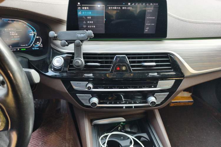 Used BMW 5 Series New Energy 2020 Mileage Upgrade Version 530Le Luxury Package Audio And AC Panel