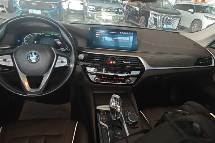 Used BMW 5 Series New Energy 2020 530Le Luxury Package Audio And AC Panel