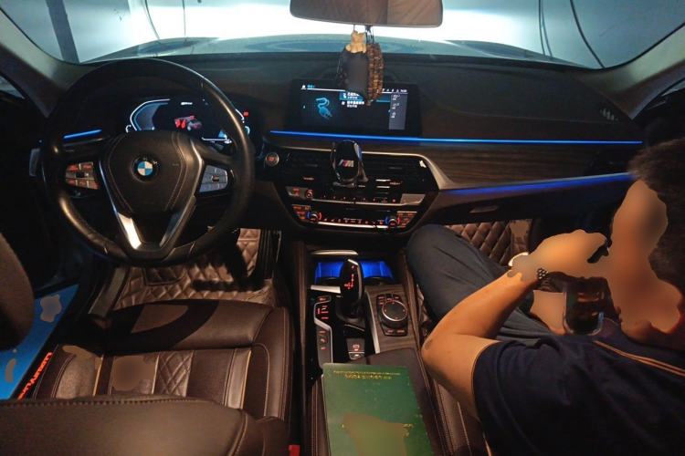 Used BMW 5 Series New Energy 2020 Mileage Upgrade Version 530Le Pioneer Edition Center Console