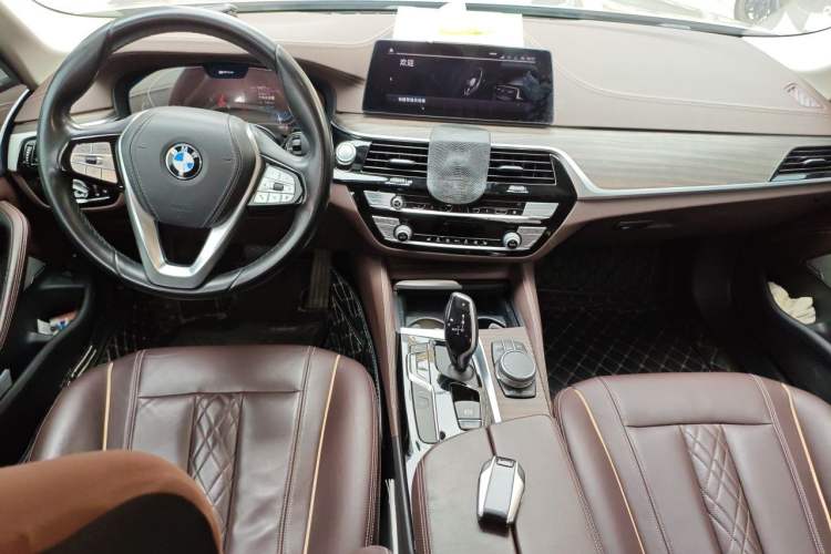 Used BMW 5 Series New Energy 2020 Mileage Upgrade Version 530Le Luxury Package Center Console
