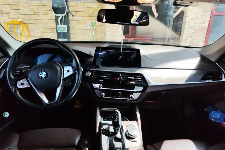 Used BMW 5 Series New Energy 2020 Mileage Upgrade Version 530Le Pioneer Edition Center Console
