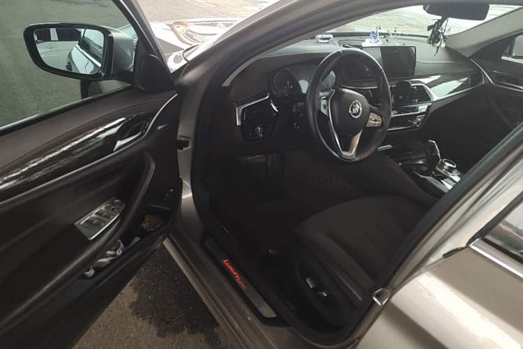 Used BMW 5 Series New Energy 2020 Mileage Upgrade Version 530Le Luxury Package Driver Seat