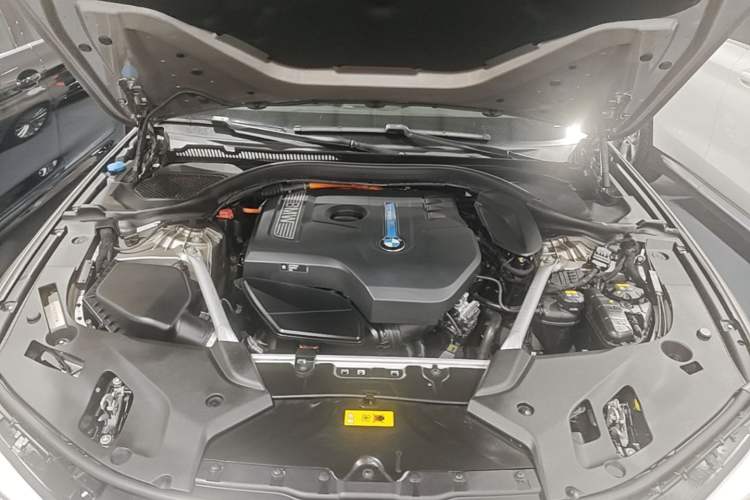 Used BMW 5 Series New Energy 2020 Mileage Upgrade Version 530Le Pioneer Edition Engine Bay