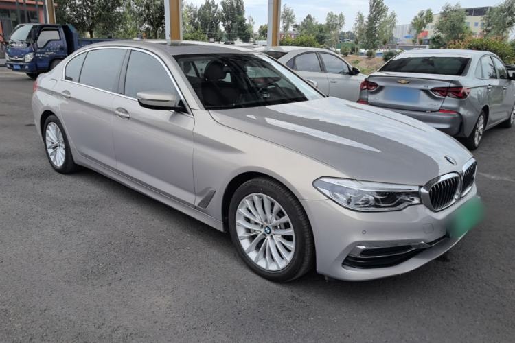 Used BMW 5 Series New Energy 2020 Mileage Upgrade Version 530Le Luxury Package Front Right 45 Deg