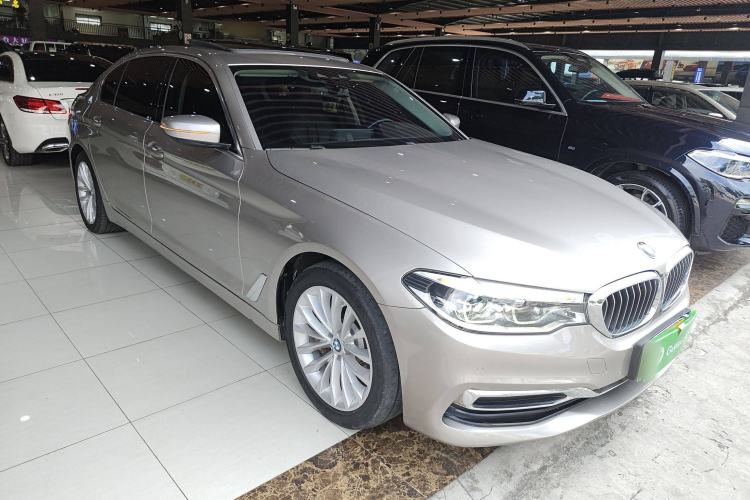 Used BMW 5 Series New Energy 2020 530Le Luxury Package Front Right 45 Deg