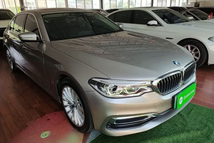 Used BMW 5 Series New Energy 2020 Mileage Upgrade Version 530Le Luxury Package Front Right 45 Deg