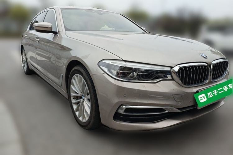 Used BMW 5 Series New Energy 2020 Mileage Upgrade Version 530Le Luxury Package Front Right 45 Deg