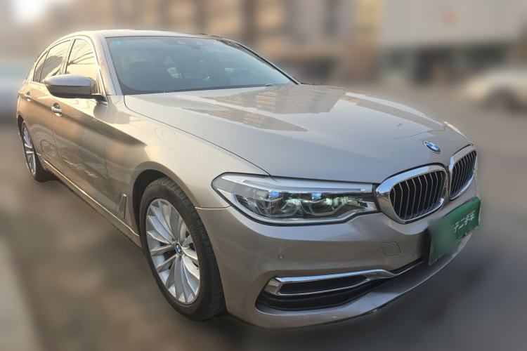 Used BMW 5 Series New Energy 2020 Mileage Upgrade Version 530Le Luxury Package Front Right 45 Deg