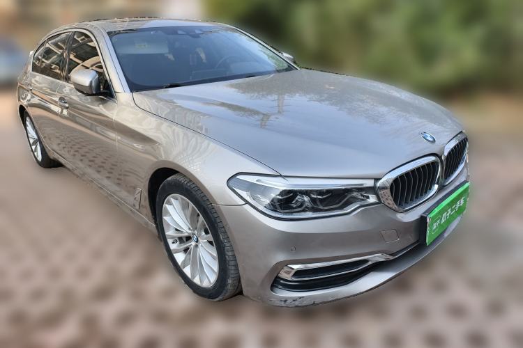 Used BMW 5 Series New Energy 2020 Mileage Upgrade Version 530Le Luxury Package Front Right 45 Deg