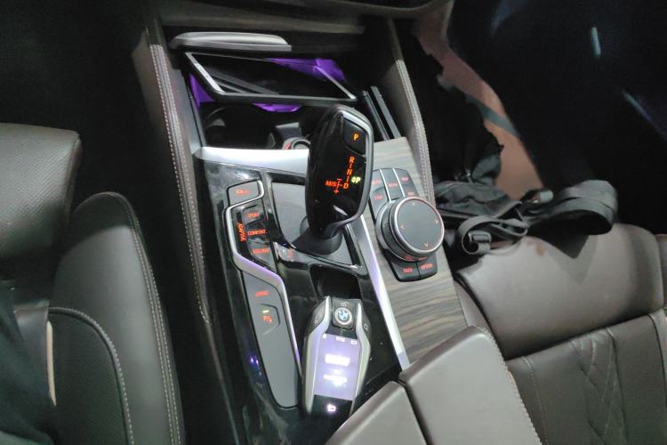 Used BMW 5 Series New Energy 2020 Mileage Upgrade Version 530Le Pioneer Edition Gear Lever