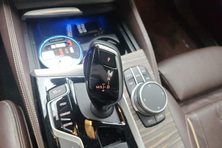 Used BMW 5 Series New Energy 2020 Mileage Upgrade Version 530Le Pioneer Edition Gear Lever
