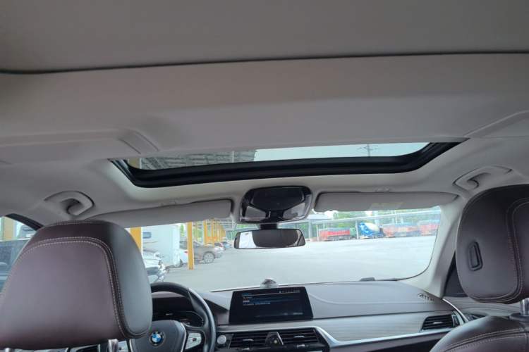 Used BMW 5 Series New Energy 2020 Mileage Upgrade Version 530Le Luxury Package Headliner