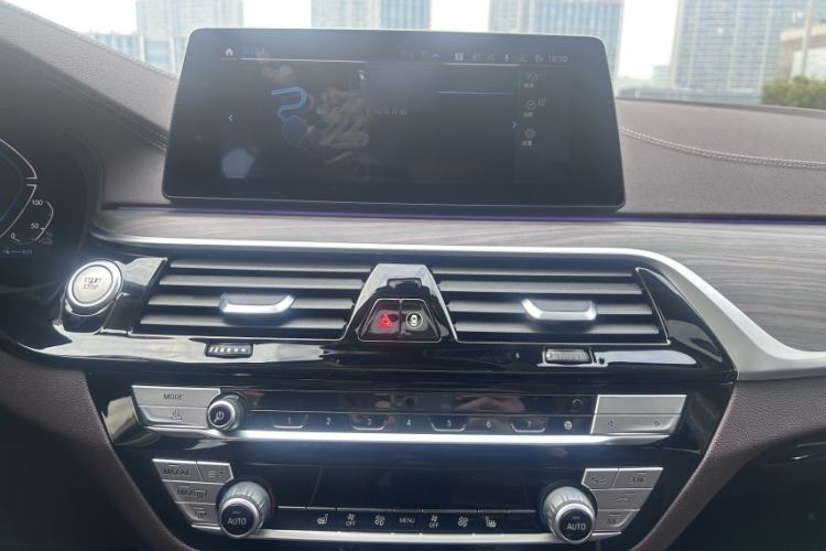 Used BMW 5 Series New Energy 2020 Mileage Upgrade Version 530Le Luxury Package Interior 3