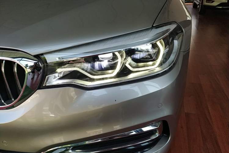 Used BMW 5 Series New Energy 2020 Mileage Upgrade Version 530Le Luxury Package Left Front Headlight