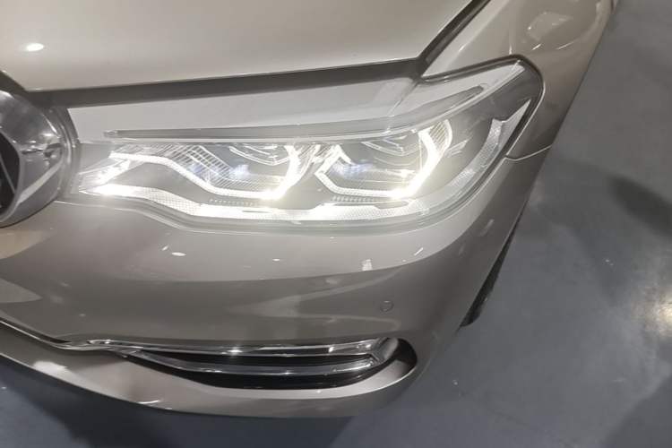 Used BMW 5 Series New Energy 2020 Mileage Upgrade Version 530Le Pioneer Edition Left Front Headlight
