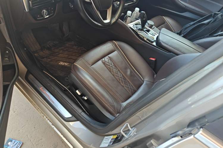 Used BMW 5 Series New Energy 2020 Mileage Upgrade Version 530Le Luxury Package Left Front Seat