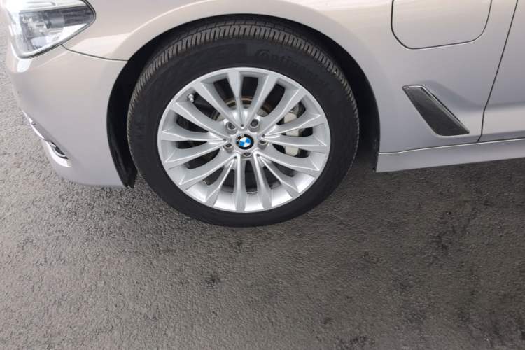 Used BMW 5 Series New Energy 2020 Mileage Upgrade Version 530Le Luxury Package Left Front Wheel Hub