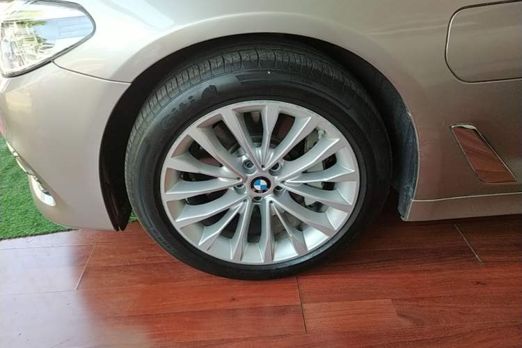 Used BMW 5 Series New Energy 2020 Mileage Upgrade Version 530Le Luxury Package Left Front Wheel Hub