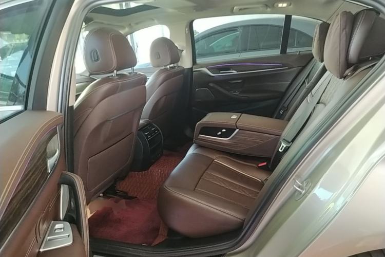 Used BMW 5 Series New Energy 2020 Mileage Upgrade Version 530Le Luxury Package Left Rear Seat