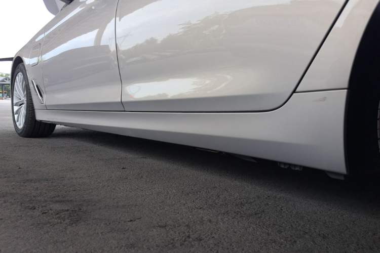 Used BMW 5 Series New Energy 2020 Mileage Upgrade Version 530Le Luxury Package Left Side Sill