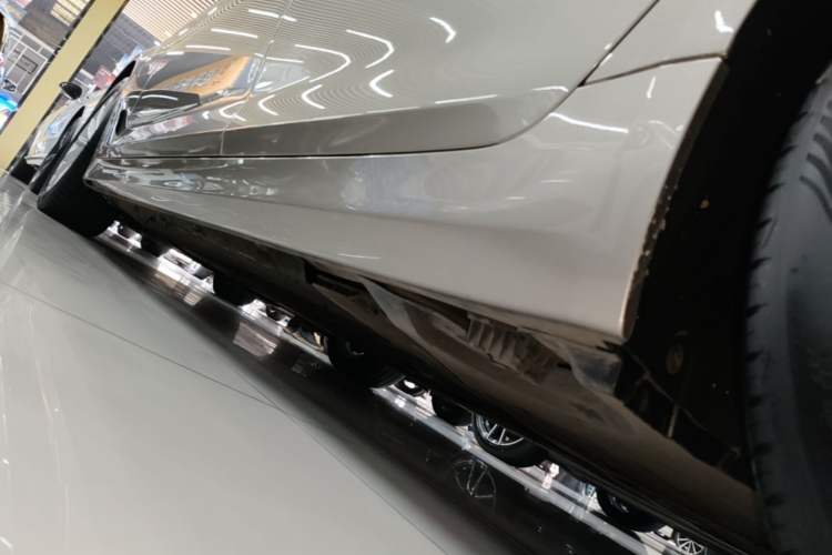 Used BMW 5 Series New Energy 2020 Mileage Upgrade Version 530Le Pioneer Edition Left Side Sill